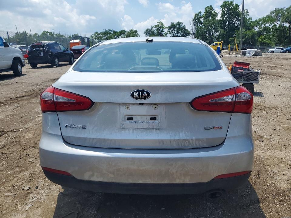 2016 Kia Forte VIN KNAFZ4A85G5569951 COPART salvage auction — FRONT END, Salvage Title, sold $700 on 2026-07-09 (photo 6)