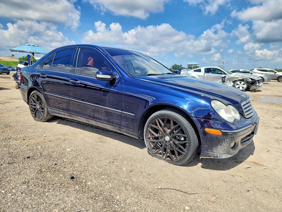 2007 Mercedes-benz C class VIN WDBRF92H07F868180 COPART salvage auction — MINOR DENT/SCRATCHES, FL - CERTIFICATE OF TITLE (P), sold $350 on 2026-07-28 (photo 4)