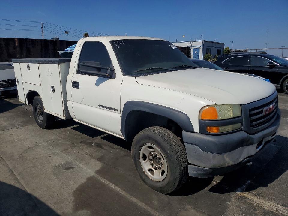 2002 Gmc SIERRA VIN 1GDHC24U12E117350 COPART salvage auction — NORMAL WEAR, Ca - Dis/Dlr/Exp Only Clean Title, sold $225 on 2026-07-10 (photo 4)