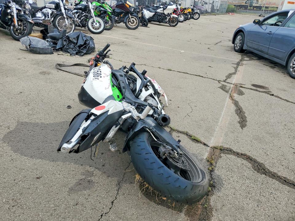 2013 Kawasaki Zx636 VIN JKBZXJE13DA003734 COPART salvage auction — ALL OVER, OH - CERT OF TITLE-SALVAGE, sold $2,050 on 2026-07-16 (photo 4)
