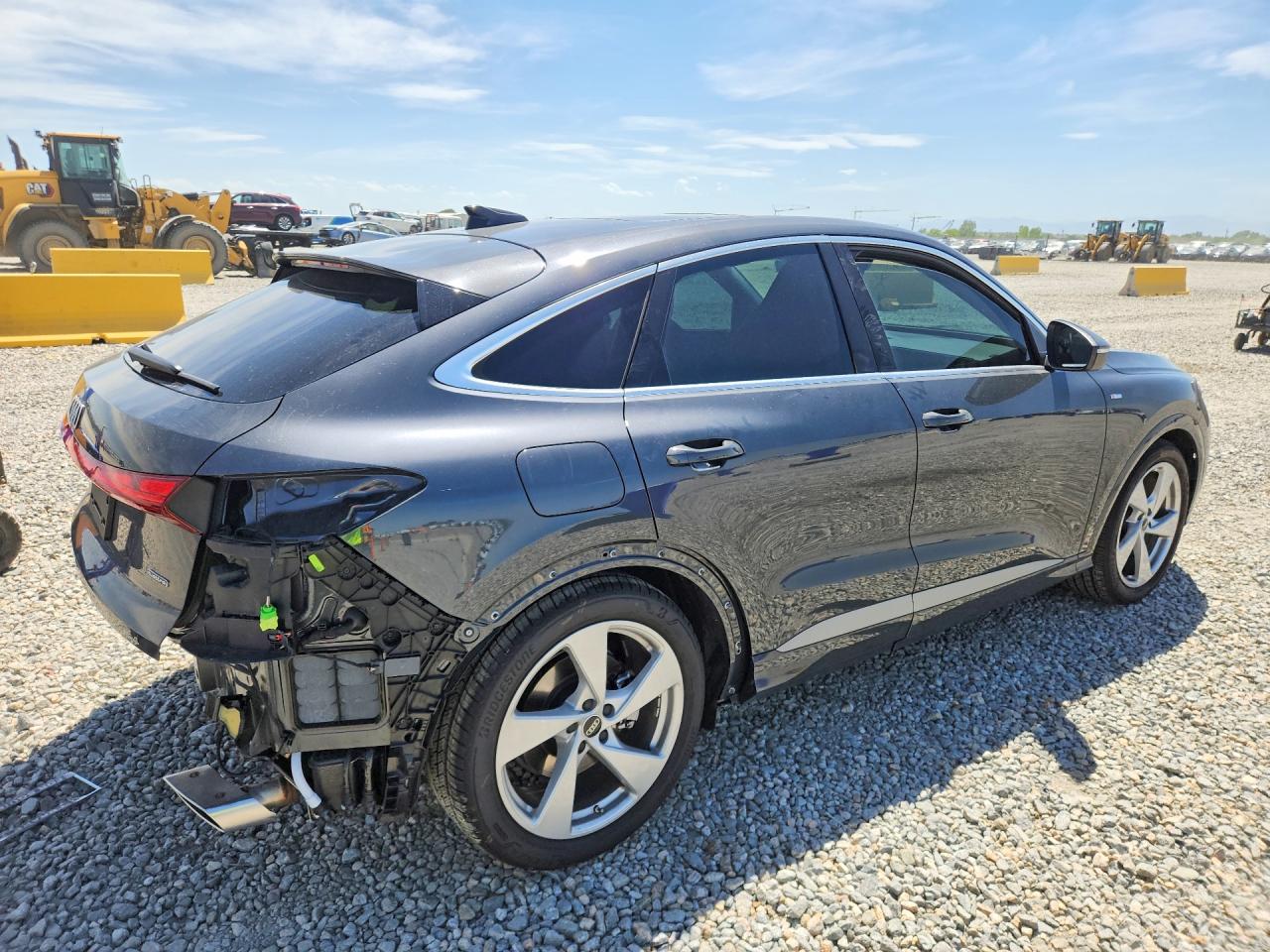 2025 Audi Q5 VIN WA1FAAGU8S2117042 COPART salvage auction — Side, St - Salvage Title, sold $26,750 on 2026-08-20 (photo 3)