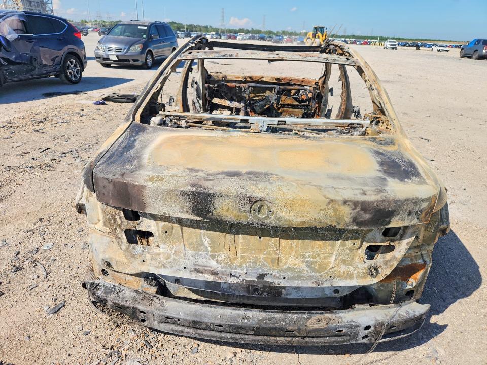 2012 BMW 7 series VIN WBAKA8C54CCY37832 COPART salvage auction — BURN, LA - CERT OF TITLE-SALVAGE, sold $125 on 2026-07-15 (photo 6)