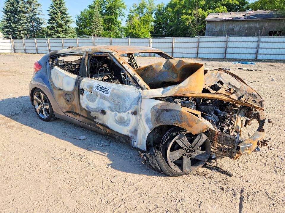 2016 Hyundai Veloster VIN KMHTC6AD4GU303242 COPART salvage auction — BURN, MI - DEALER ONLY-REBUILT SALVAGE, sold $175 on 2026-07-22 (photo 4)