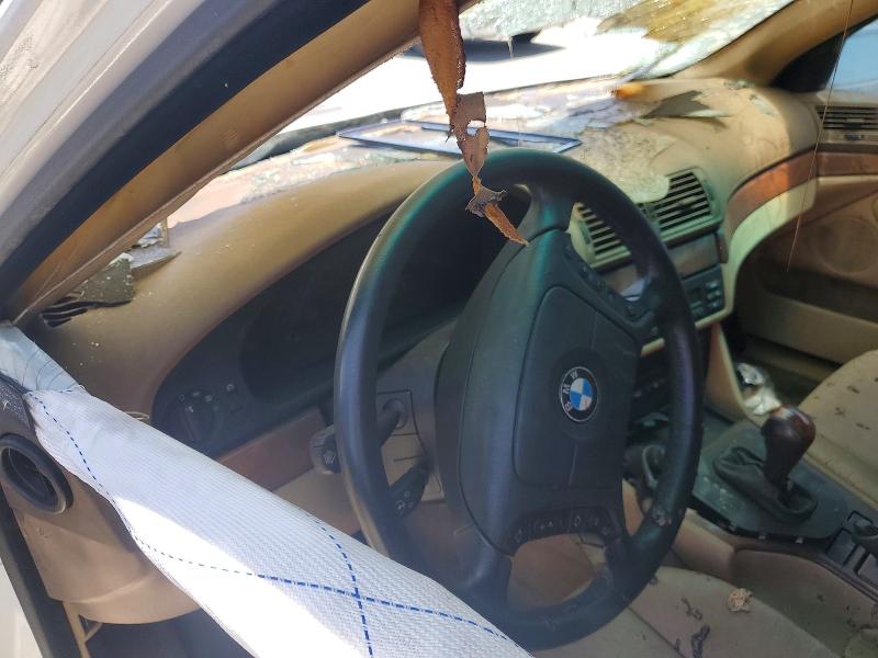 2001 BMW VIN WBADT43441GX27209 COPART salvage auction — BURN, Ca - Non-Repairable Vehicle Cert, sold $125 on 2026-08-21 (photo 9)