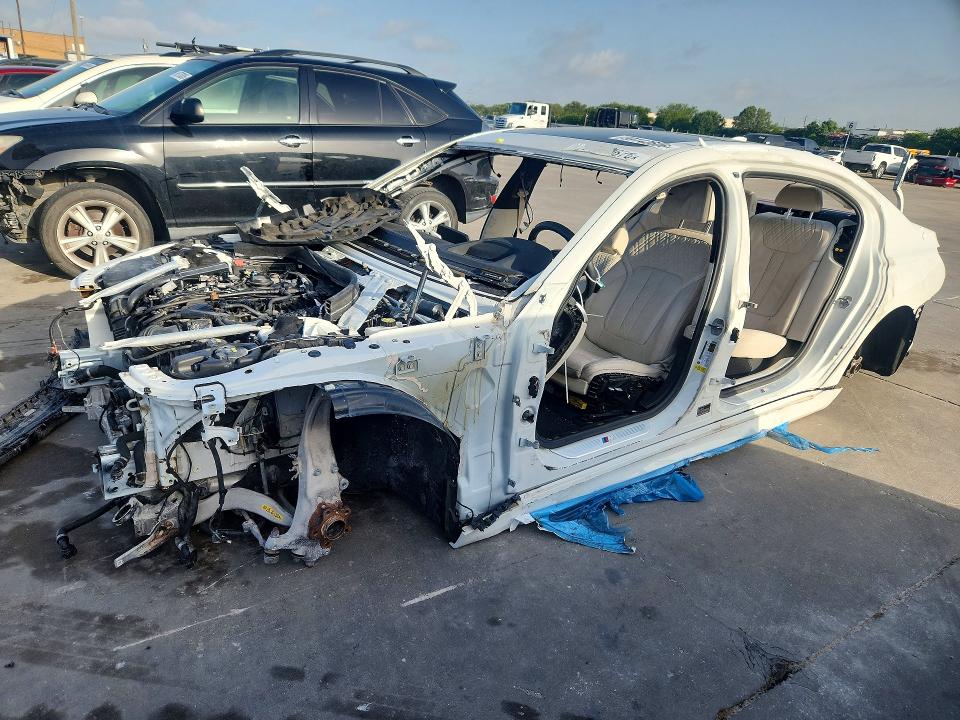2021 BMW 7er VIN WBA7T2C07MCF88819 COPART salvage auction — STRIPPED, FL - CERT OF TITLE-SLVG REBLD FLOOD, sold $600 on 2026-08-17 (photo 1)