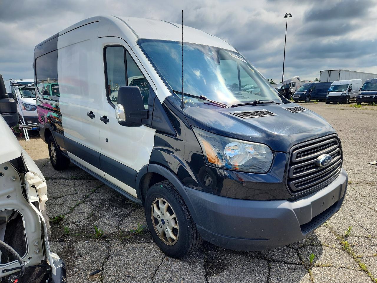 2015 Ford Transit VIN 1FTYR2CM1FKA72972 COPART salvage auction — Minor Dent/Scratches, MI - CERTIFICATE OF TITLE, sold $7,000 on 2026-07-09 (photo 4)