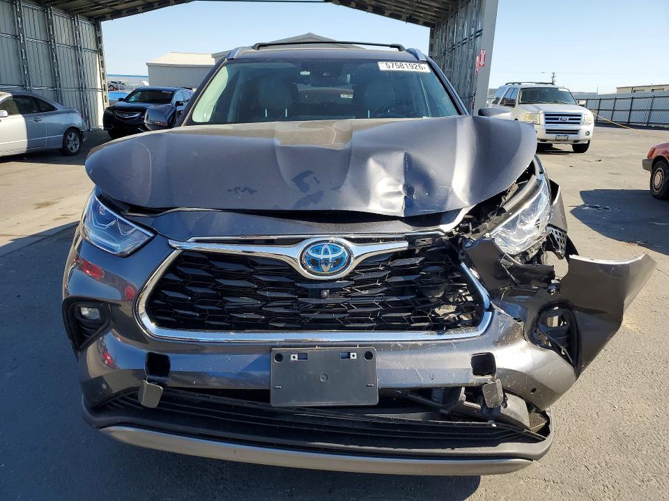 2024 Toyota Highlander VIN 5TDEBRCH2RS621949 COPART salvage auction — FRONT END, Salvage Title, sold $25,250 on 2026-07-23 (photo 5)
