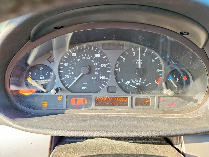 2003 BMW 3 series VIN WBAEV33433KR24008 COPART salvage auction — MINOR DENT/SCRATCHES, Ca - Dis/Dlr/Exp Only Clean Title (P), sold $325 on 2026-07-21 (photo 9)