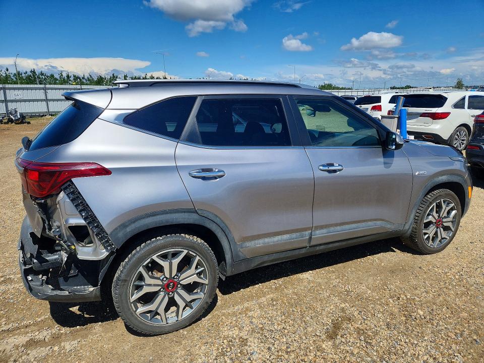 2021 Kia Seltos VIN KNDETCA2XM7085117 COPART salvage auction — REAR END, AB - BOS - SALVAGE, sold $250 on 2026-07-30 (photo 3)