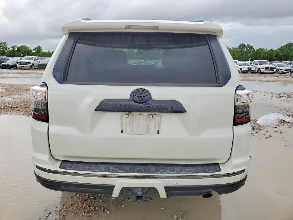 2020 Toyota 4runner VIN JTEBU5JR9L5819065 COPART salvage auction — SIDE, TX - SALVAGE VEHICLE TITLE, sold $20,600 on 2026-07-24 (photo 6)