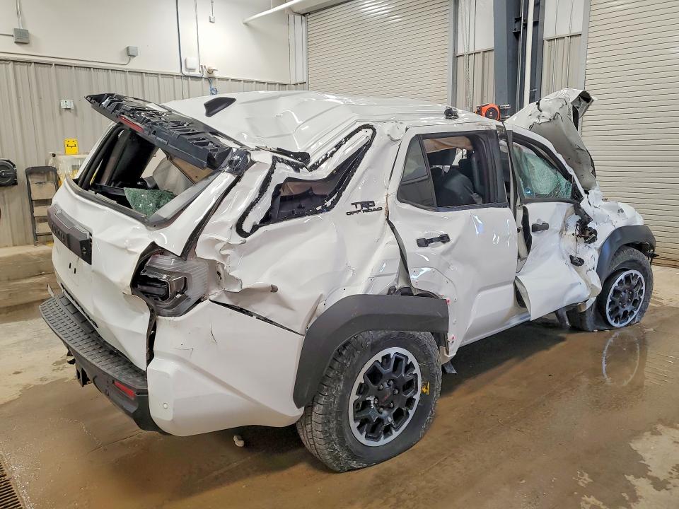 2025 Toyota 4runner VIN JTEVA5BR3S5000894 COPART salvage auction — ROLLOVER, Wy - Cert Of Title-Salvage, sold $5,400 on 2026-07-29 (photo 3)