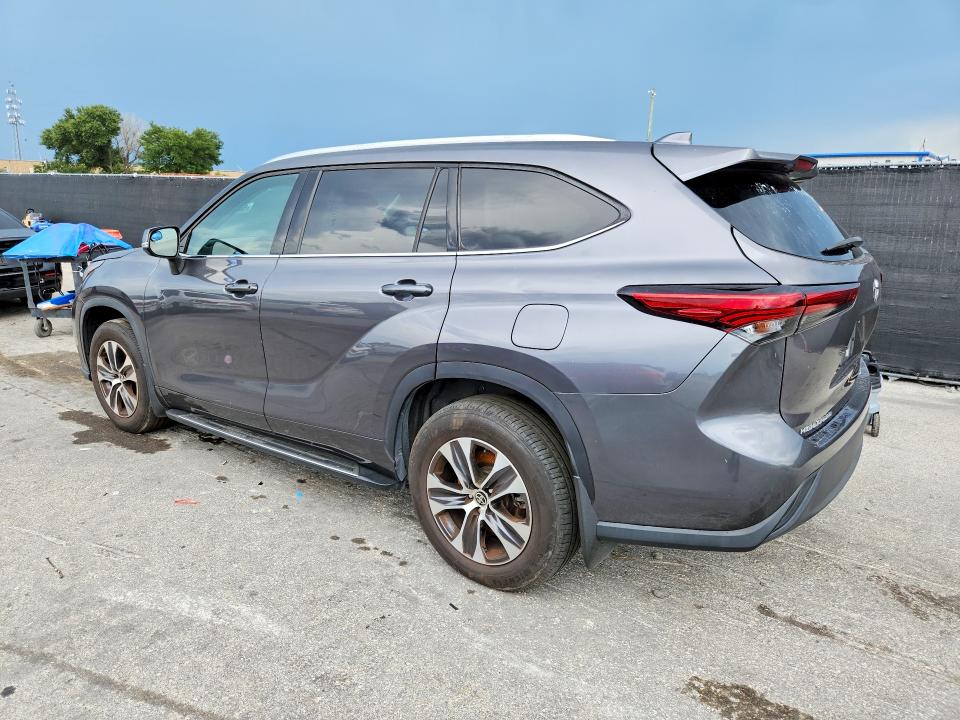 2021 Toyota Highlander VIN 5TDGZRBH2MS547964 COPART salvage auction — MINOR DENT/SCRATCHES, Fl - Certificate Of Title, sold $19,700 on 2026-07-09 (photo 2)