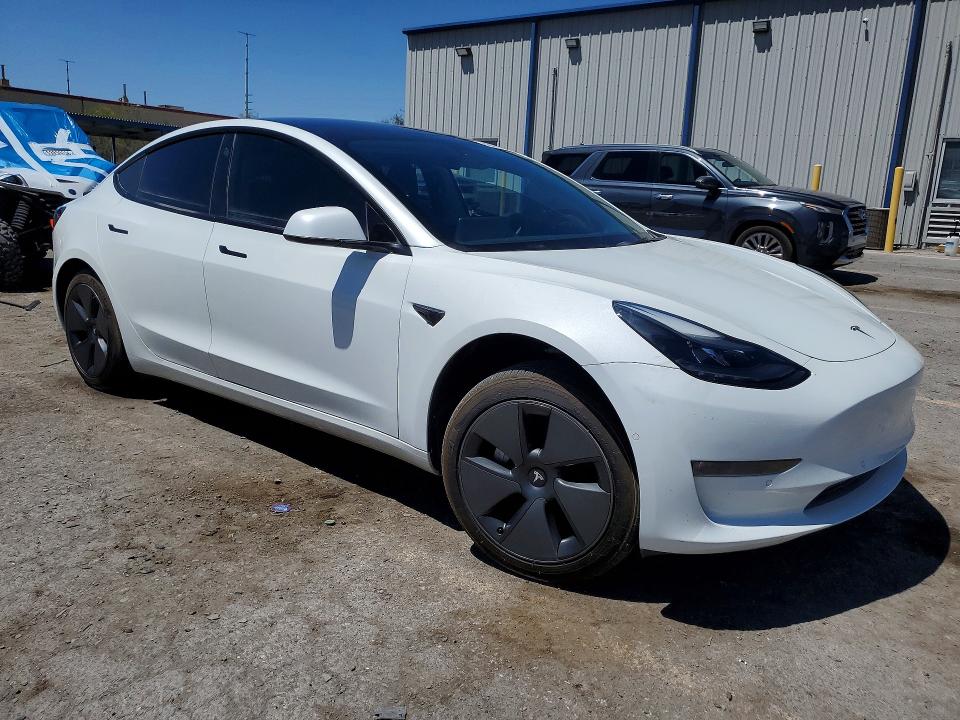 2022 Tesla Model 3 VIN 5YJ3E1EB8NF183946 COPART salvage auction — SIDE, Nv - Salvage Title, sold $6,700 on 2026-07-28 (photo 4)