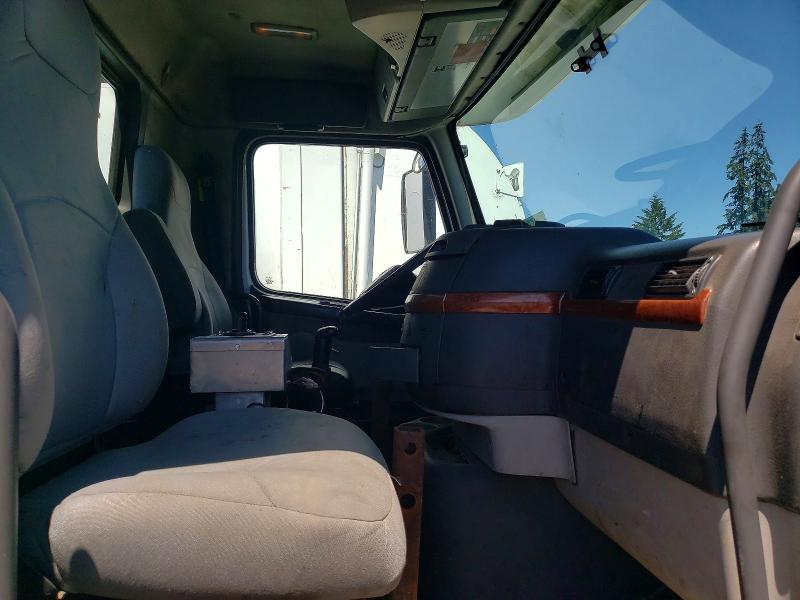 2006 Volvo VIN 4V5M99GHX6N425468 COPART salvage auction — MINOR DENT/SCRATCHES, FL - CERTIFICATE OF DESTRUCTION, sold $1,150 on 2026-07-10 (photo 5)