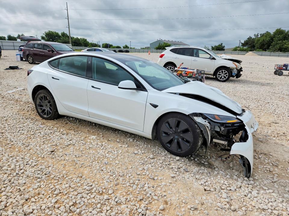 2025 Tesla Model 3 VIN 5YJ3E1EA4SF984165 COPART salvage auction — FRONT END, Tx - Salvage Vehicle Title, sold $70 on 2026-07-30 (photo 4)