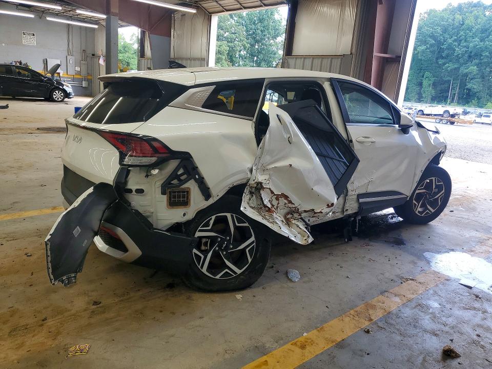2024 Kia Sportage VIN KNDPU3DF0R7279005 COPART salvage auction — ROLLOVER, Fl - Dlr Only Cert Of Destruction, sold $5,100 on 2026-07-29 (photo 3)