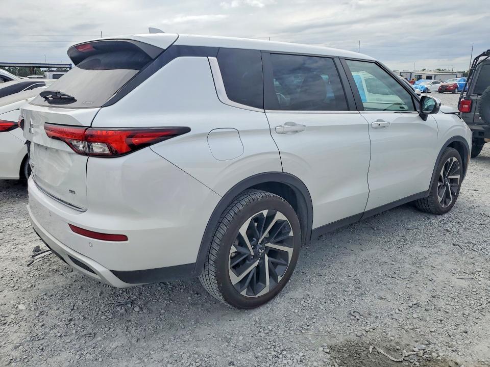 2022 Mitsubishi Outlander VIN JA4J4UA86NZ062861 COPART salvage auction — REAR END, Fl - Cert Of Title Slvg Rebuildable, sold $7,800 on 2026-07-17 (photo 3)