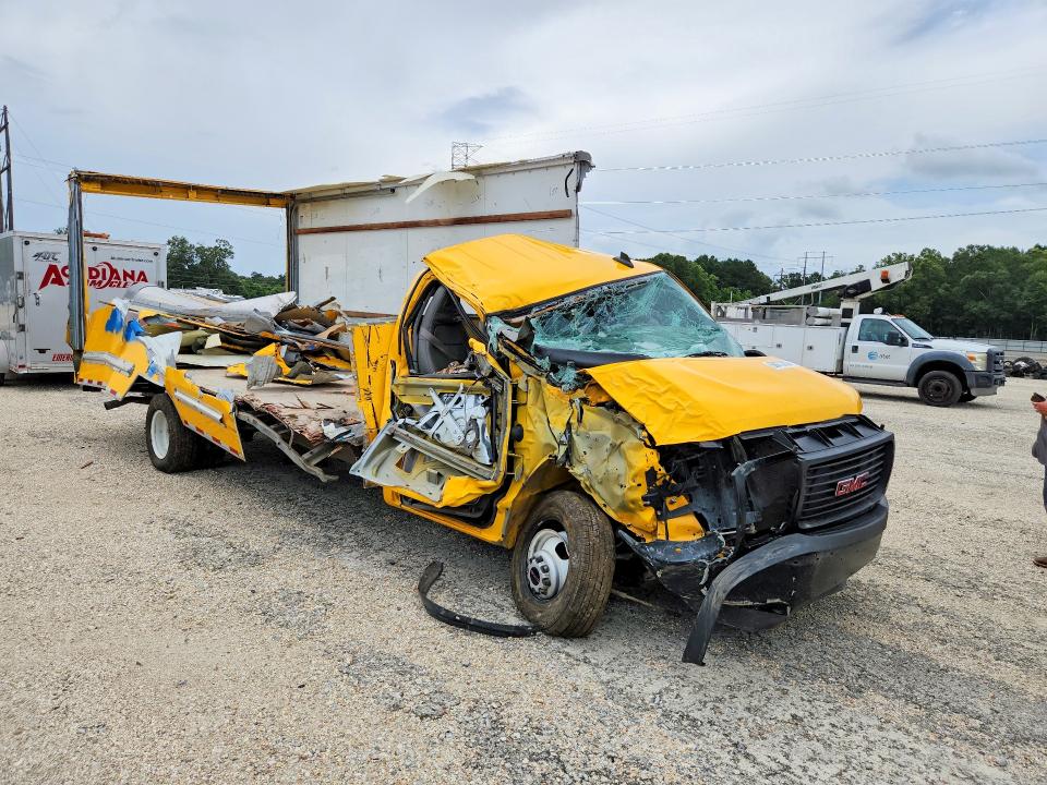 2022 Gmc Savana VIN 7GZ37TC7XNN000247 COPART salvage auction — ALL OVER, Az - Cert Of Title - Salvage, sold $2,500 on 2026-07-02 (photo 4)