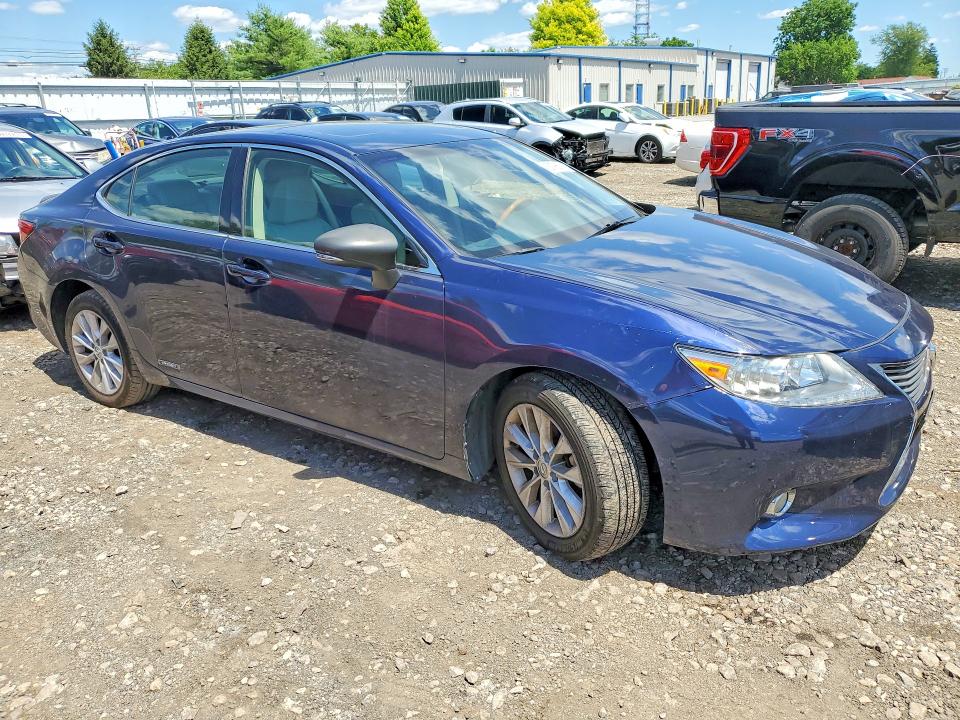 2013 Lexus VIN JTHBW1GG7D2038477 COPART salvage auction — MINOR DENT/SCRATCHES, Md - Certificate Of Title, sold $2,450 on 2026-07-09 (photo 4)