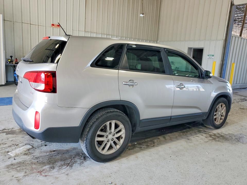 2015 Kia Sorento VIN 5XYKT3A61FG621447 COPART salvage auction — WATER/FLOOD, Tx - Salvage Title-Flood Damage, sold $1,050 on 2026-07-07 (photo 3)