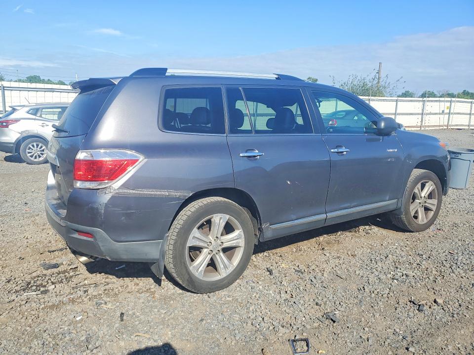 2013 Toyota VIN 5TDDK3EHXDS186256 COPART salvage auction — SIDE, NJ - CERT OF TITLE-SALVAGE, sold $5,700 on 2026-07-28 (photo 3)