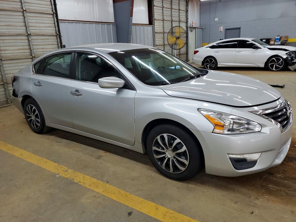 2015 Nissan Altima VIN 1N4AL3AP8FN334352 COPART salvage auction — REAR END, Nc - Salvage Certificate Of Title, sold $375 on 2026-07-29 (photo 4)