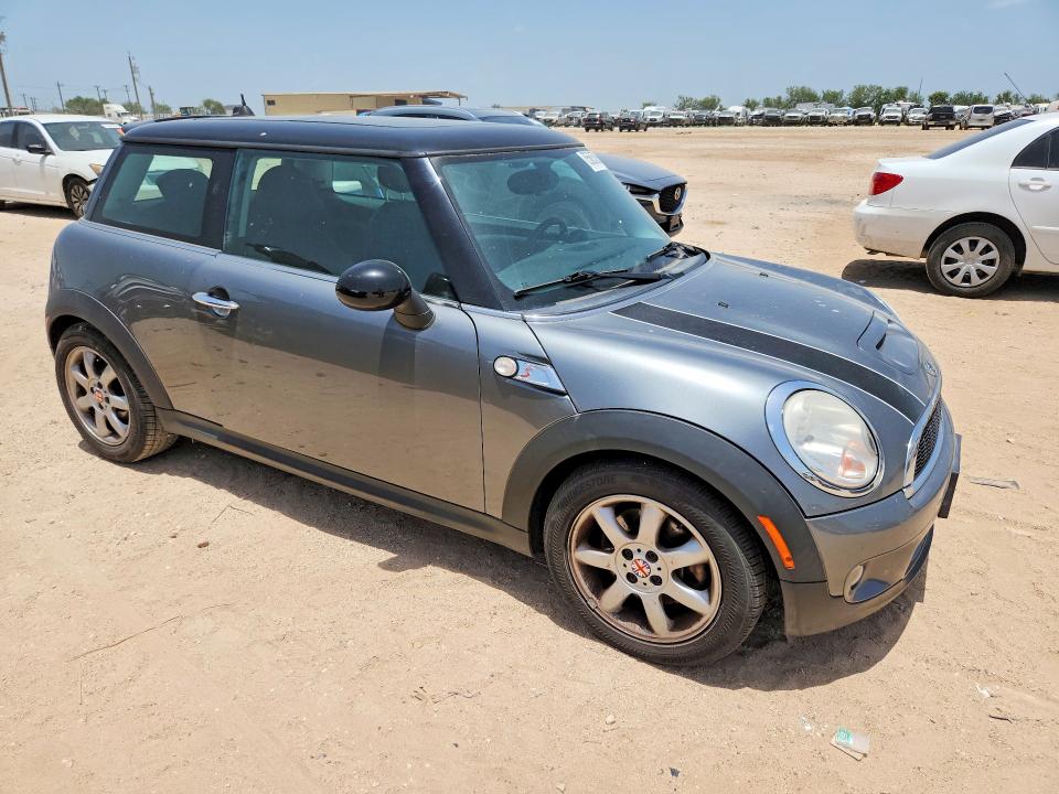 2009 Mini Cooper VIN WMWMF73519TW82914 COPART salvage auction — MECHANICAL, TX - CERTIFICATE OF TITLE, sold $200 on 2026-08-20 (photo 4)