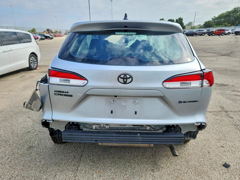 2025 Toyota Corolla cross VIN 7MUFBABG8SV071764 COPART salvage auction — ROLLOVER, VA - CERT OF TITLE - SALVAGE, sold $1,400 on 2026-07-14 (photo 6)
