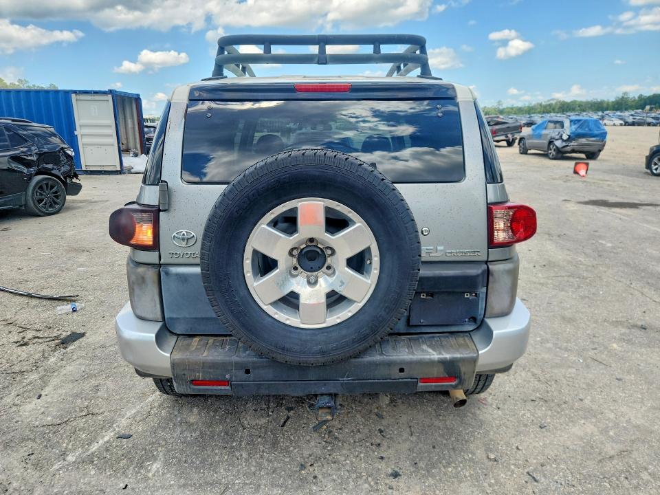 2010 Toyota Fj cruiser VIN JTEZU4BF4AK008656 COPART salvage auction — MINOR DENT/SCRATCHES, Fl - Certificate Of Title, sold $6,400 on 2026-07-08 (photo 6)