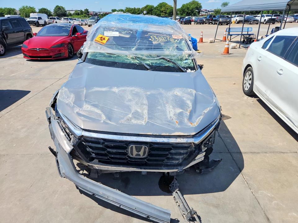 2025 Honda Cr-v VIN 2HKRS3H49SH300829 COPART salvage auction — BIOHAZARD/CHEMICAL, TX - CERTIFICATE OF TITLE, sold $7,800 on 2026-07-30 (photo 5)