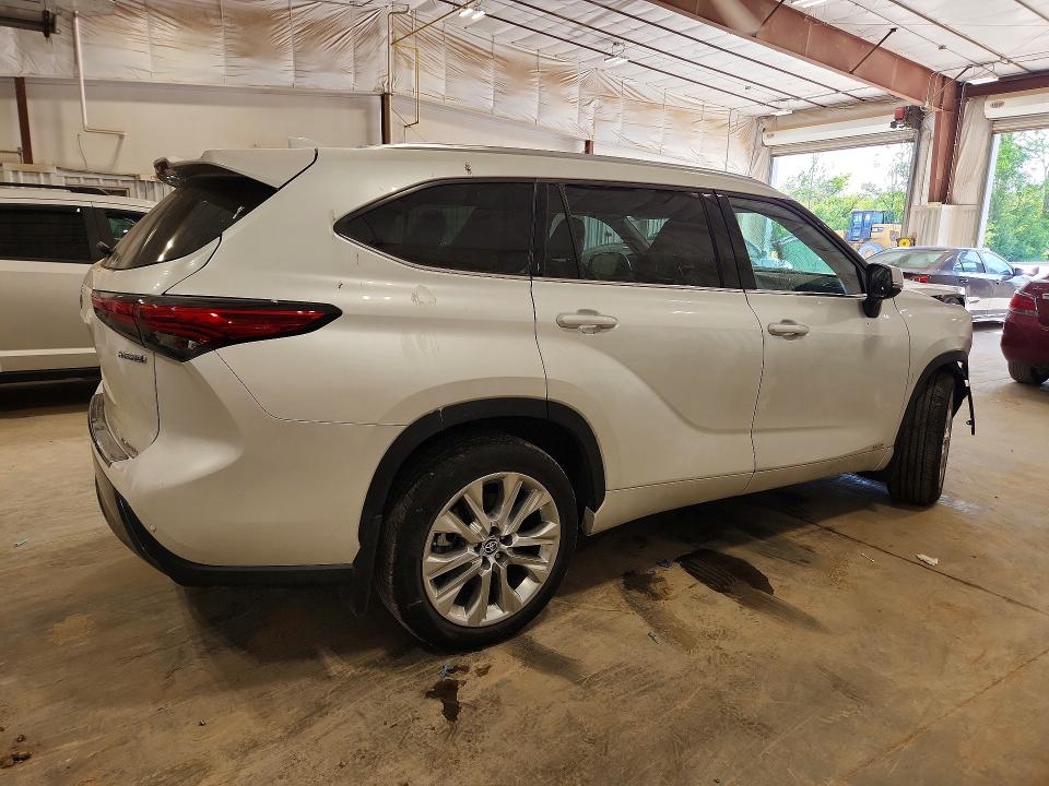 2022 Toyota Highlander VIN 5TDXBRCH3NS562459 COPART salvage auction — FRONT END, WI - CERT OF TITLE-SALVAGE VEHICLE, sold $19,400 on 2026-07-15 (photo 3)
