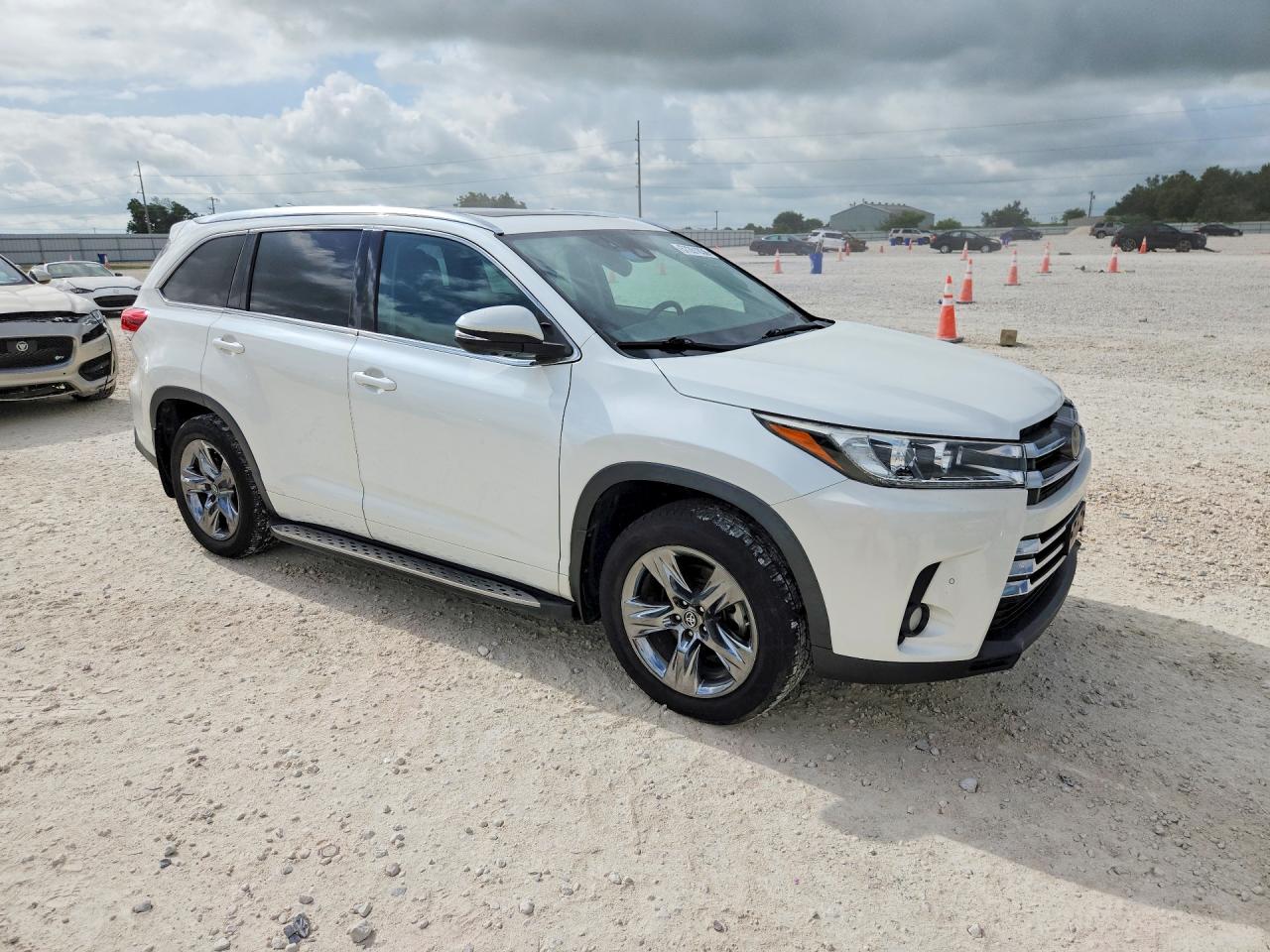 2017 Toyota Highlander VIN 5TDYZRFH6HS199204 COPART salvage auction — Normal Wear, TX - CERTIFICATE OF TITLE (P), sold $14,800 on 2026-07-08 (photo 4)