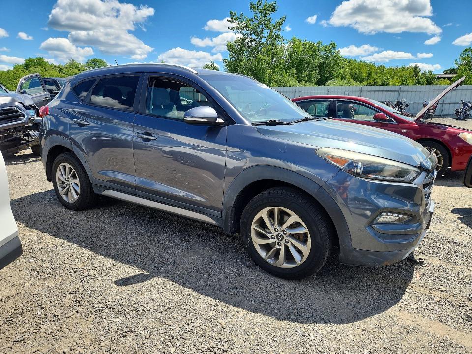 2017 Hyundai Tucson VIN KM8J3CA21HU288141 COPART salvage auction — MINOR DENT/SCRATCHES, Ma - Certificate Of Title, sold $125 on 2026-07-07 (photo 4)