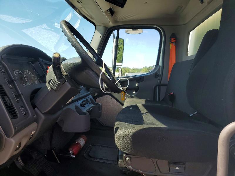 2020 Freightliner M2 VIN 3ALACWFC3LDLX1637 COPART salvage auction — VANDALISM, FL - CERTIFICATE OF DESTRUCTION, sold $3,500 on 2026-07-29 (photo 5)