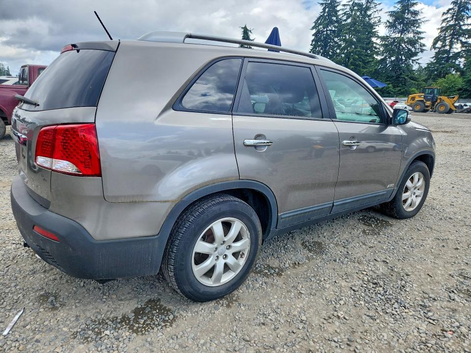 2012 Kia Sorento VIN 5XYKTCA61CG277873 COPART salvage auction — MINOR DENT/SCRATCHES, Wa - Vehicle Cert Of Ownership-Titl, sold $575 on 2026-07-31 (photo 3)