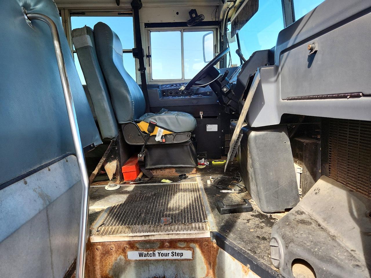 2013 Bluebird All models VIN 1BAKGCPA2DF294969 COPART salvage auction — Minor Dent/Scratches, MO - CERTIFICATE OF TITLE, sold $2,000 on 2026-09-08 (photo 5)