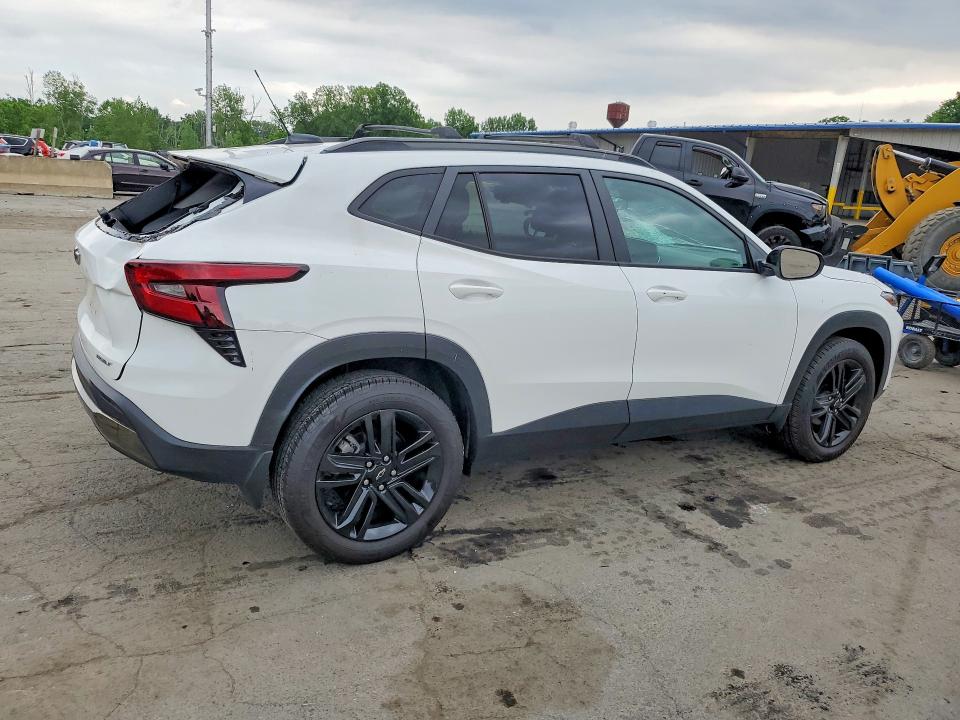 2024 Chevrolet Trax VIN KL77LKE27RC223690 COPART salvage auction — WATER/FLOOD, Id - Salvage Certificate Of Title, sold $7,100 on 2026-08-27 (photo 3)