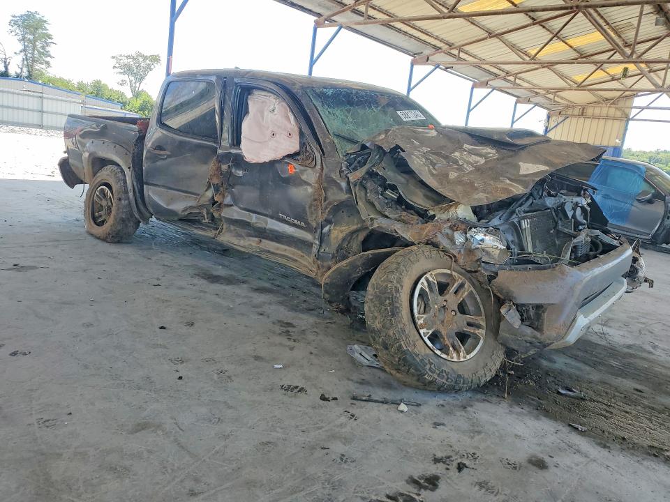 2015 Toyota Tacoma VIN 5TFLU4EN4FX122129 COPART salvage auction — ROLLOVER, Ga - Cert Of Title-Salvage, sold $850 on 2026-07-30 (photo 4)