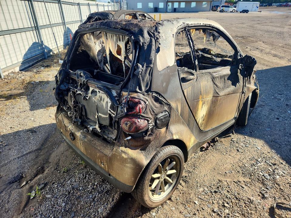 2008 Smart Fortwo VIN WMEEJ31X28K164545 COPART salvage auction — BURN, Il - Junking Cert Of A Vehicle, sold $225 on 2026-07-16 (photo 3)