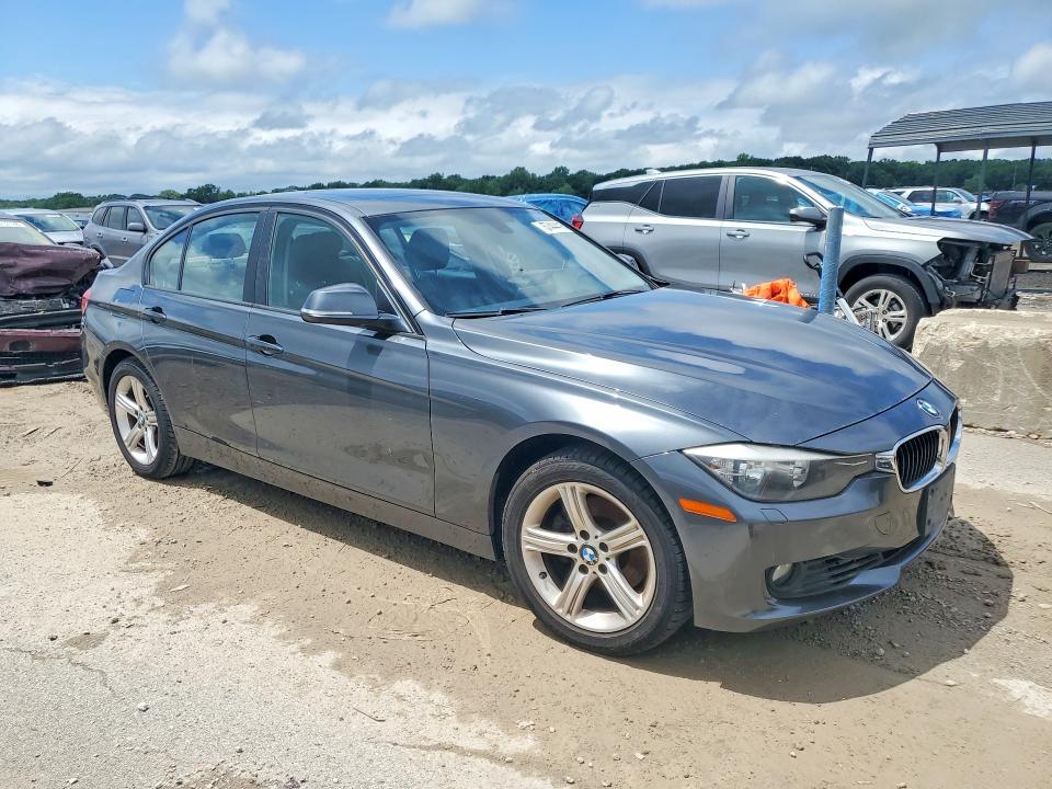 2014 BMW 3er VIN WBA3B3C57EJ977974 COPART salvage auction — MECHANICAL, Mt - Dealer Only Clean Title, sold $950 on 2026-08-01 (photo 4)