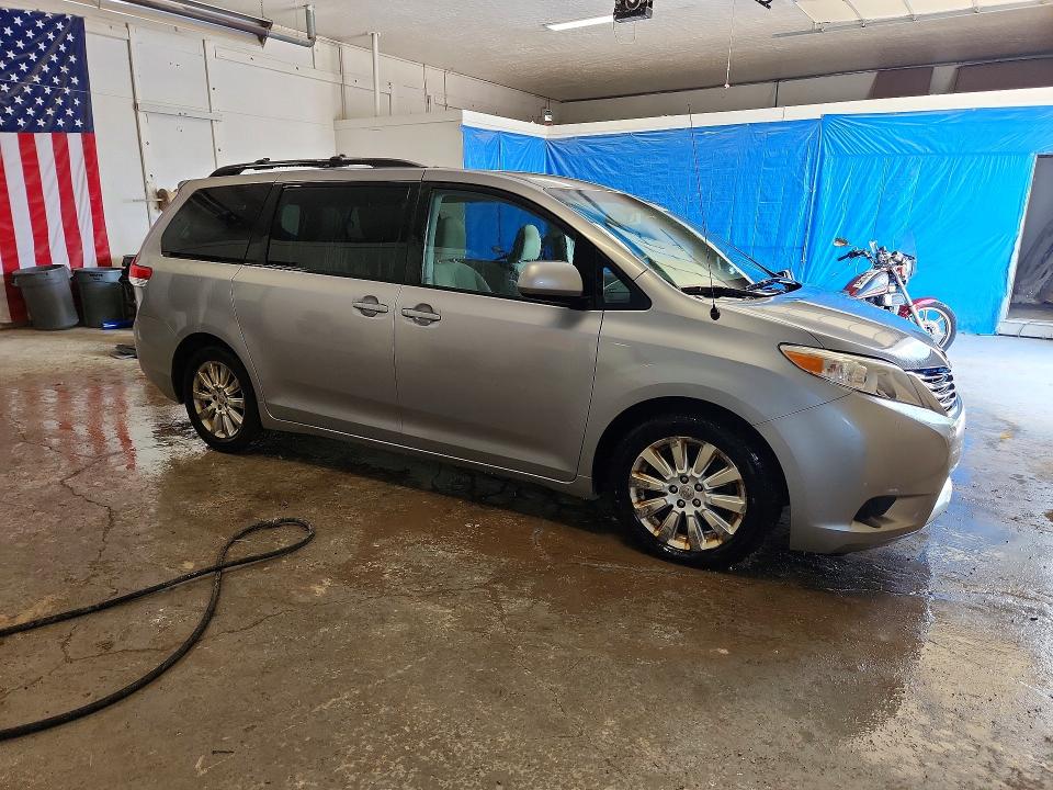 2012 Toyota Sienna VIN 5TDJK3DCXCS046697 COPART salvage auction — MINOR DENT/SCRATCHES, OH - CERT OF TITLE-REPOSSESSION, sold $2,100 on 2026-07-28 (photo 4)