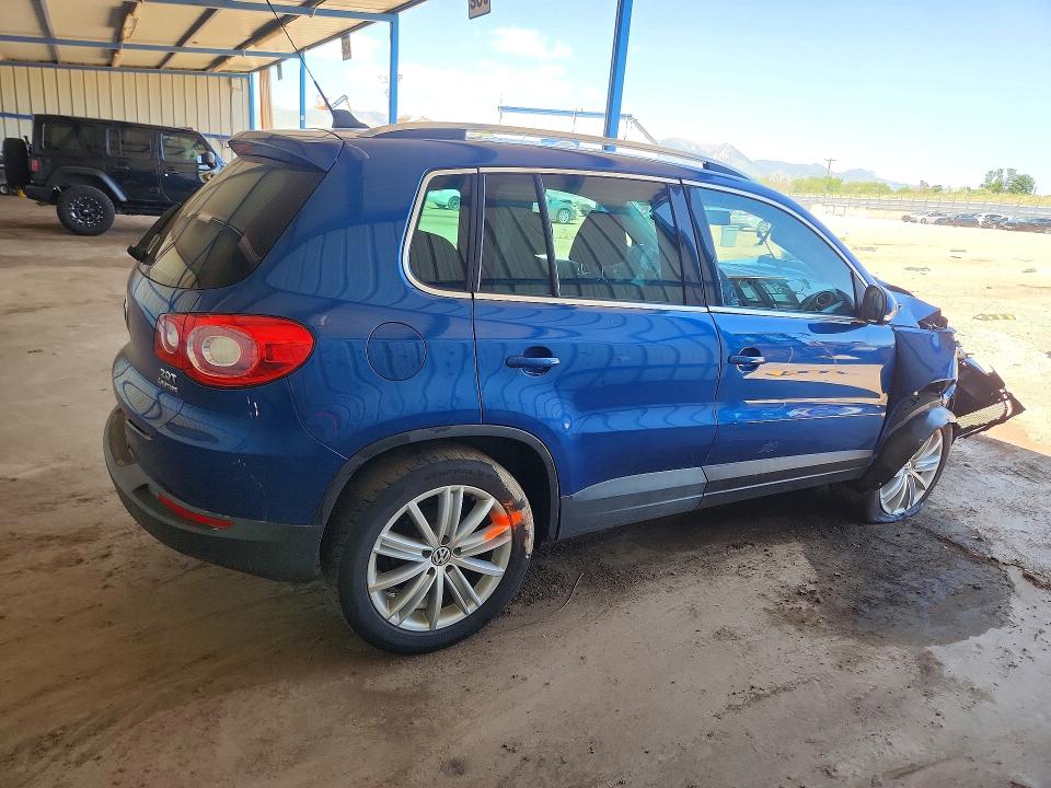2009 Volkswagen Atlas VIN WVGBV75N69W527702 COPART salvage auction — FRONT END, CO - SALVAGE TITLE, sold $275 on 2026-08-03 (photo 3)