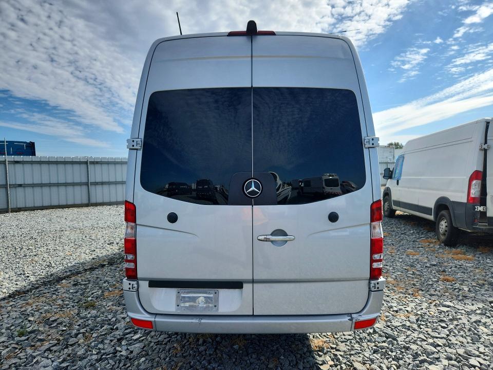 2015 Mercedes-benz VIN WD3PE8CC2F5981992 COPART salvage auction — MINOR DENT/SCRATCHES, Ca - Dis/Dlr/Exp Only Clean Title, sold $34,250 on 2026-07-20 (photo 6)