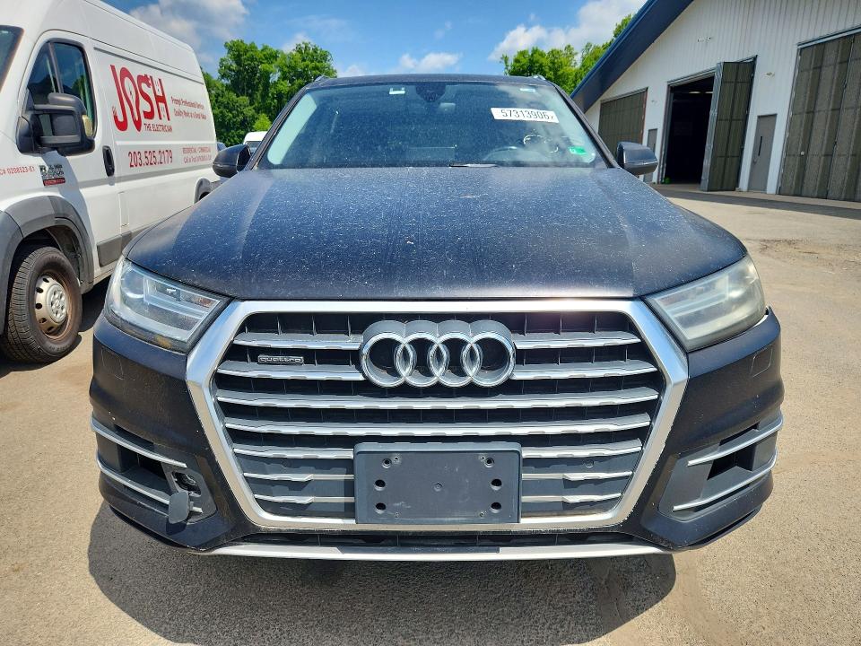 2017 Audi Q7 VIN WA1LAAF72HD040325 COPART salvage auction — VANDALISM, VA - CERTIFICATE OF TITLE (P), sold $7,300 on 2026-07-30 (photo 5)