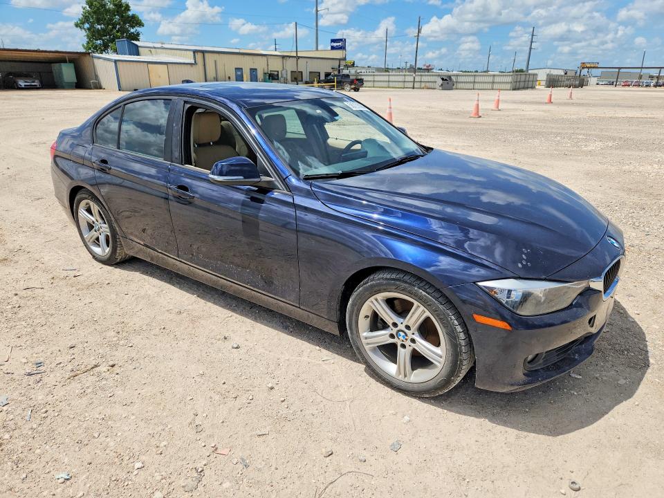 2014 BMW 3er VIN WBA3A5C57EP602260 COPART salvage auction — WATER/FLOOD, Tx - Salvage Title-Flood Damage, sold $1,300 on 2026-07-08 (photo 4)