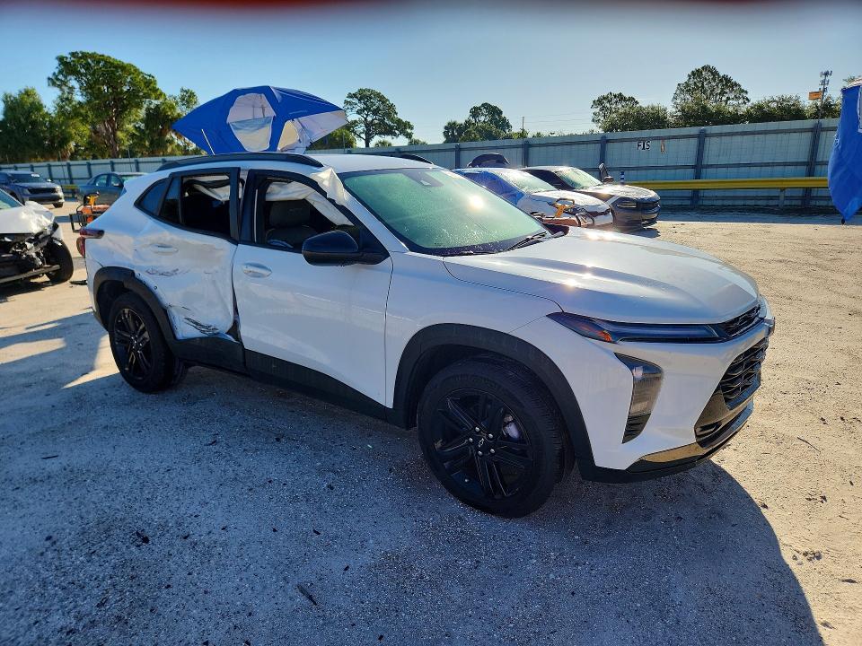 2025 Chevrolet Trax VIN KL77LKEP4SC223163 COPART salvage auction — SIDE, Fl - Certificate Of Destruction, sold $7,000 on 2026-07-08 (photo 4)