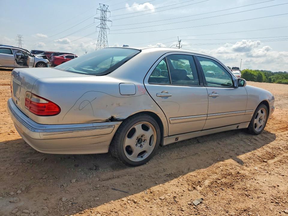 2000 Mercedes-benz E-klasse VIN WDBJF70JXYA985643 COPART salvage auction — REAR END, NC - SALVAGE CERTIFICATE OF TITLE, sold $225 on 2026-07-27 (photo 3)