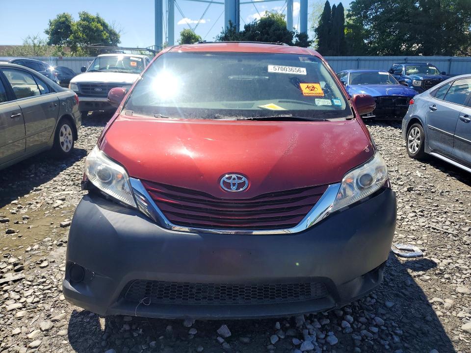 2017 Toyota Sienna VIN 5TDKZ3DC3HS772408 COPART salvage auction — BIOHAZARD/CHEMICAL, Ny - Certificate Of Title, sold $2,100 on 2026-07-13 (photo 5)
