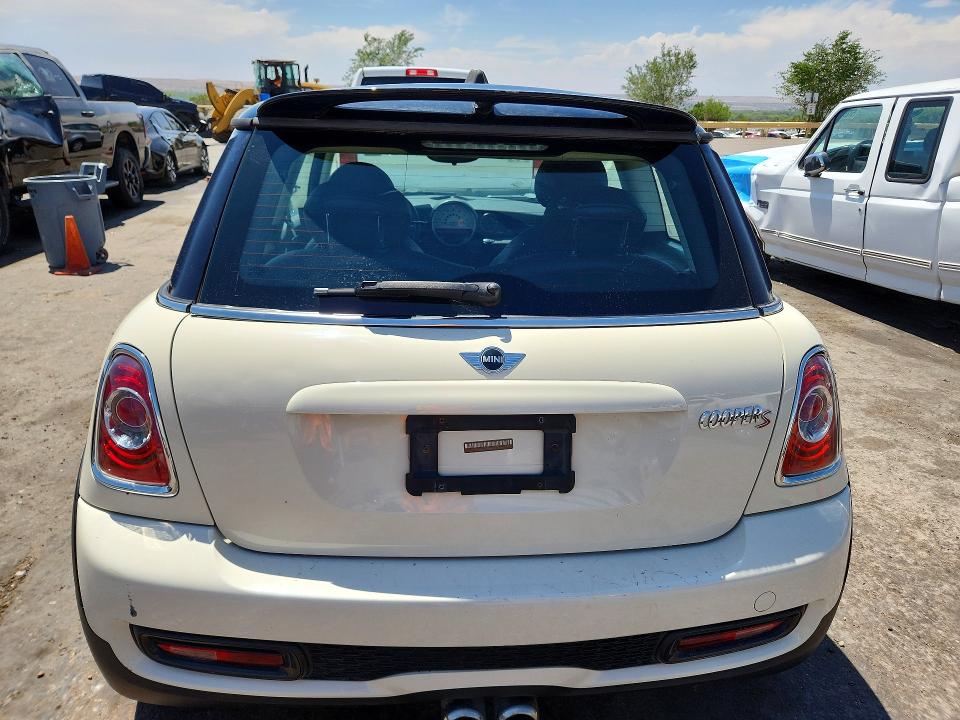 2011 Mini Cooper VIN WMWSV3C52BTY23076 COPART salvage auction — MINOR DENT/SCRATCHES, Id - Salvage Certificate Of Title, sold $825 on 2026-07-02 (photo 6)