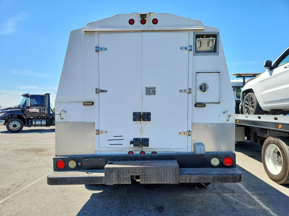 2008 Ford F-550 super duty VIN 1FDAF56R28EB90528 COPART salvage auction — NORMAL WEAR, Ca - Dis/Dlr/Exp Only Clean Title (P), sold $925 on 2026-07-08 (photo 6)